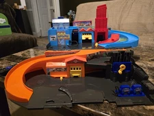 Hot Wheels Car Wash & Service Station Center Playset DMW90 2015 Mattel Sto-N-Go