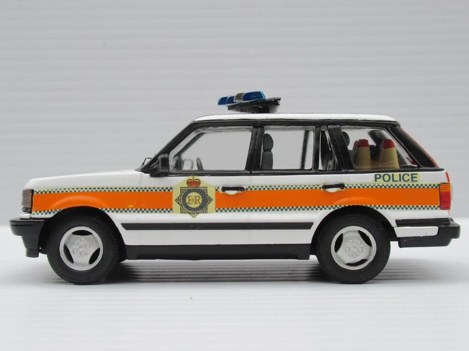 2D Models (1:43) RANGE ROVER, Greater Manchester Police, White Metal Handbuilt - Image 3 of 4
