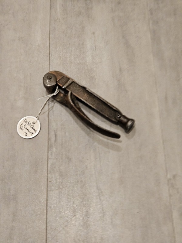 vintage 12-gauge reloading tool