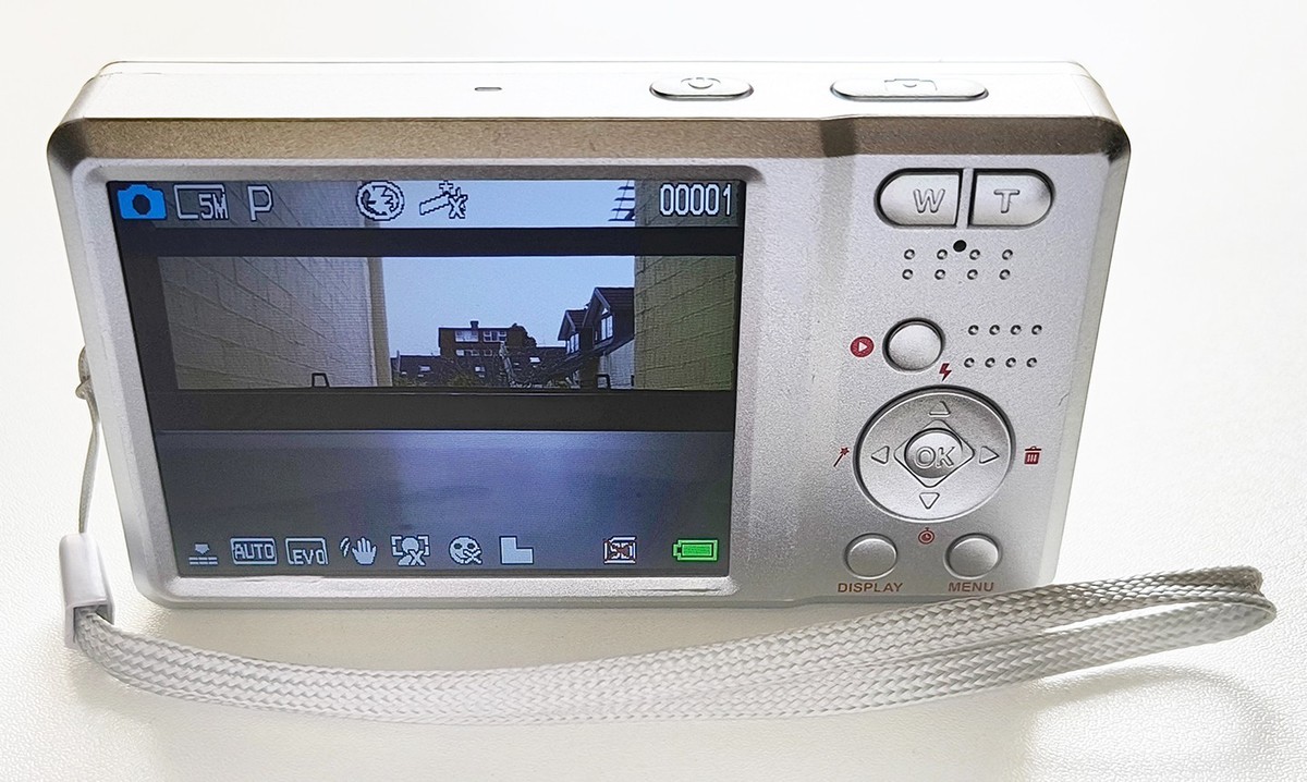 Lola 8.0 Mega Pixel Point and Shoot Digital Camera | eBay Australia