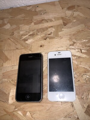 iPhone 3GS und iPhone 4S Vintage iPhones schwarz und weiß für Ersatzteile und Reparaturen