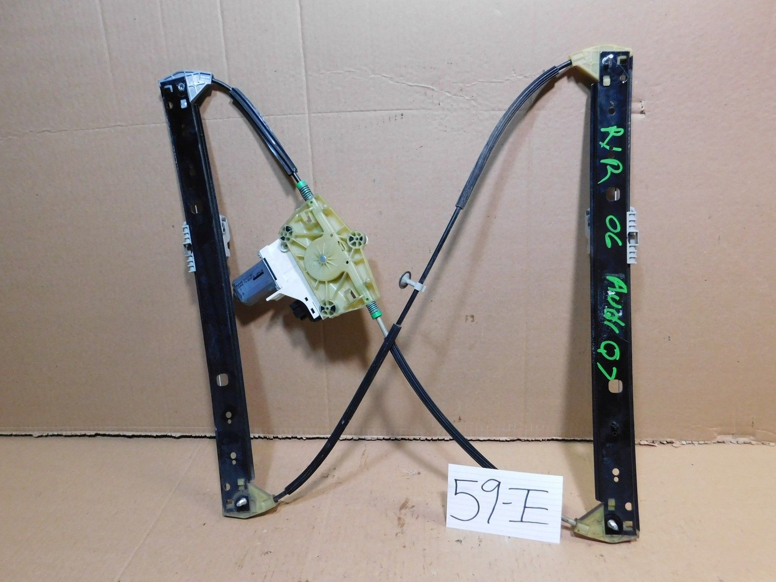 06 - 12 AUDI Q7 - REAR PASSENGER Side Window Regulator W/ Motor #59-E