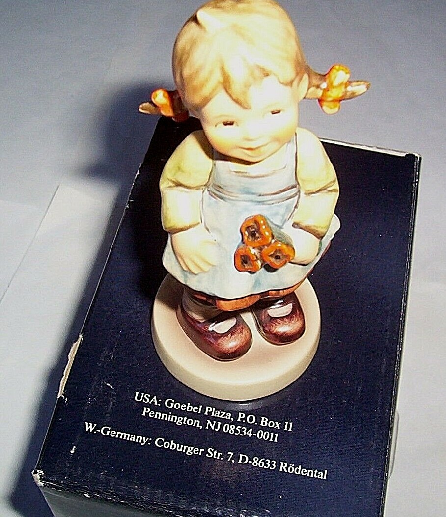 HUMMEL FIGURINE "FLOWER GIRL"  548