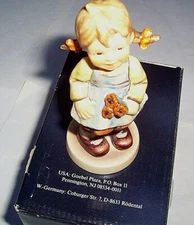 HUMMEL FIGURINE "FLOWER GIRL"  548