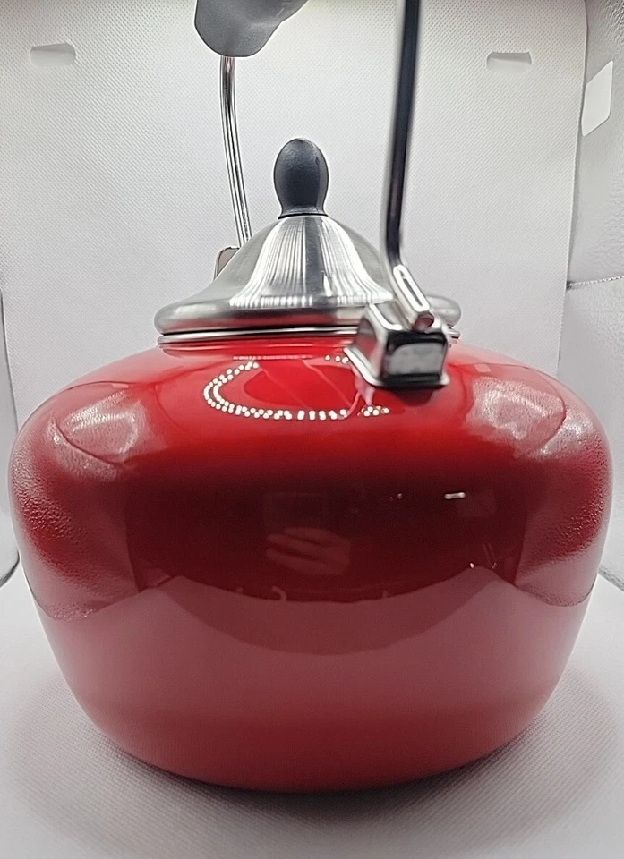 Chantal Rojo Esmalte Acero Inoxidable 2 Qt Silbador Tetera Rojo Manzana BONITO Foto 3 de 4