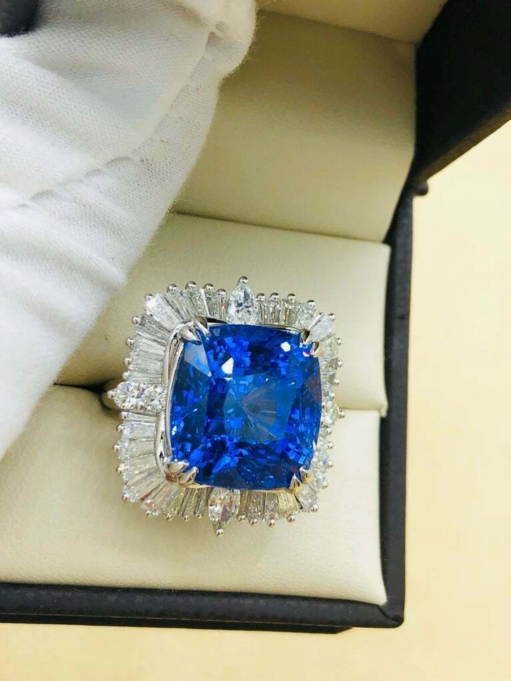 Gorgeous 26CT Ceylon Cornflower Blue Sapphire & 3.40CT White CZ Royal Women Ring - Image 2 of 4