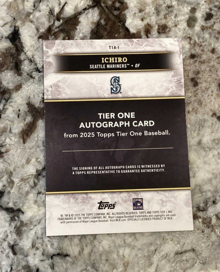 Ichiro Suzuki 2025 Topps Tier One rojo lámina en tarjeta automática 06/10 Seattle Mariners Foto 4 de 4