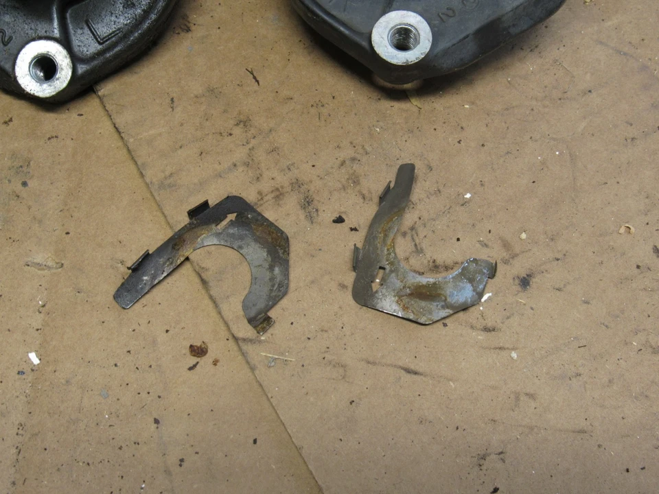 Суппорты переднего тормоза 1979 Honda Gold Wing GL1000 - Изображение 4 из 4