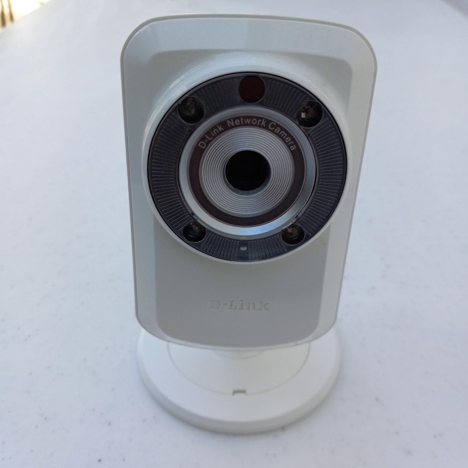 Dlink DCS-932L Day/Night Network Camera White H/W B1 F/W 2.0 w/ Power Supply