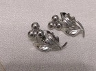 VINTAGE STERLING HOLLY LEAF AND BERRIES SCREW BACK EARRINGS — photo 1