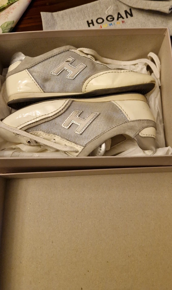 HOGAN JUNIOR Taglia 31  ARGENTO usate ma in buono stato. - Immagine 2 di 4
