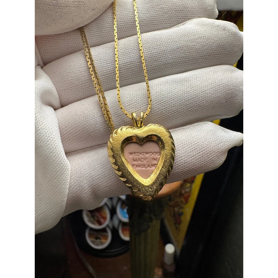 Wedgwood Heart Pendant Necklace Cupid Cameo Pink Gold Tone Chain - Image 4 of 4