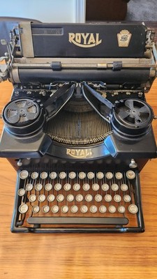 Rare- Vintage- Black 1920 s Royal Model 10 Typewriter double beveled glass 