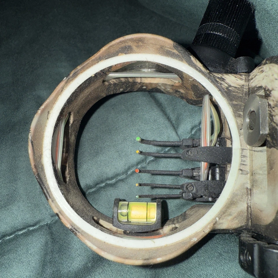 Mira de arco ajustável TRUGLO 5 pinos destro, fibra óptica com luz - Imagem 2 de 4