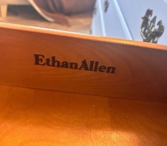 VTG, Ethan Allen, 10 Drawer Dresser, White, Cherry Oak, Low Dresser ORG: 3000 - Image 4 of 4