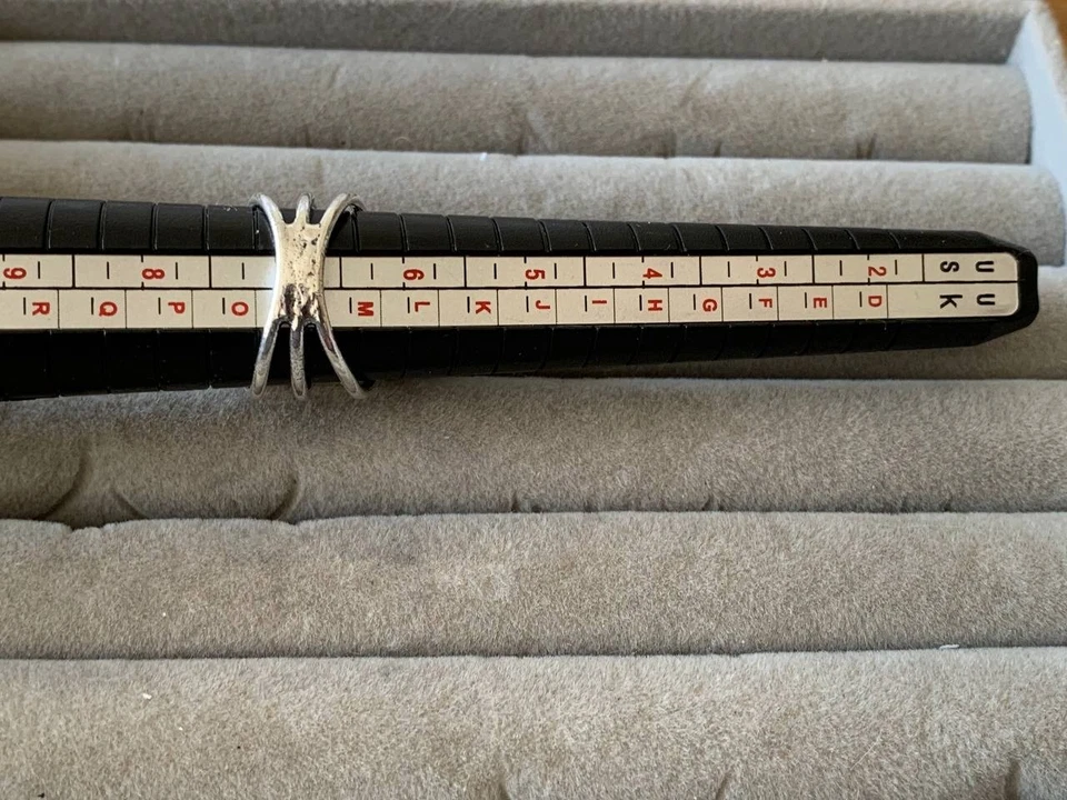 Anello artigianale in argento 925 con grande labradorite naturale – riflessi blu - Immagine 4 di 4