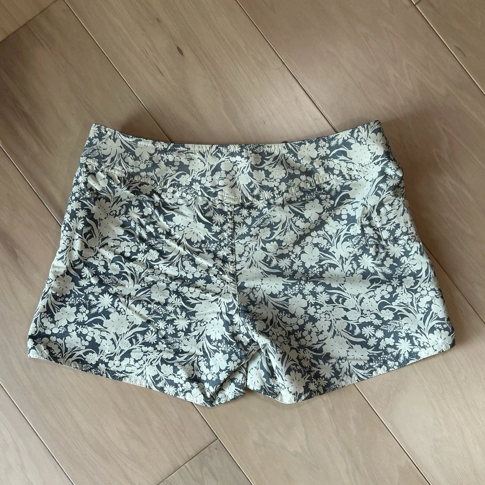 Pantalones cortos de tabla hawaianos Patagonia Wavefarer 4" entrepierna para mujer 4 Foto 2 de 4