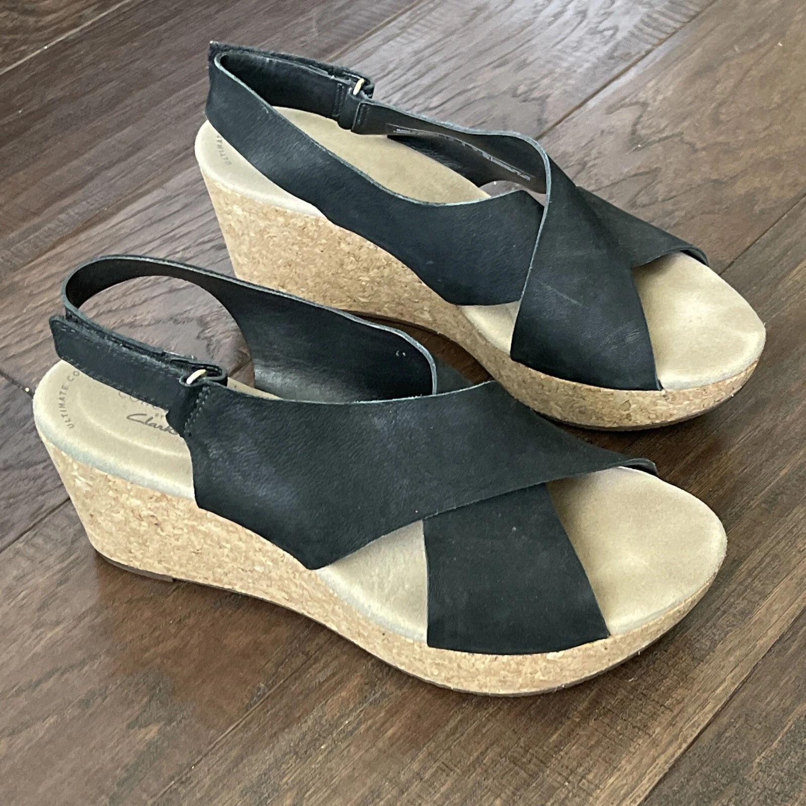 Sandali da donna neri Clarks taglia 9 Annadel Eirwyn zeppa sughero zeppa camoscio casual