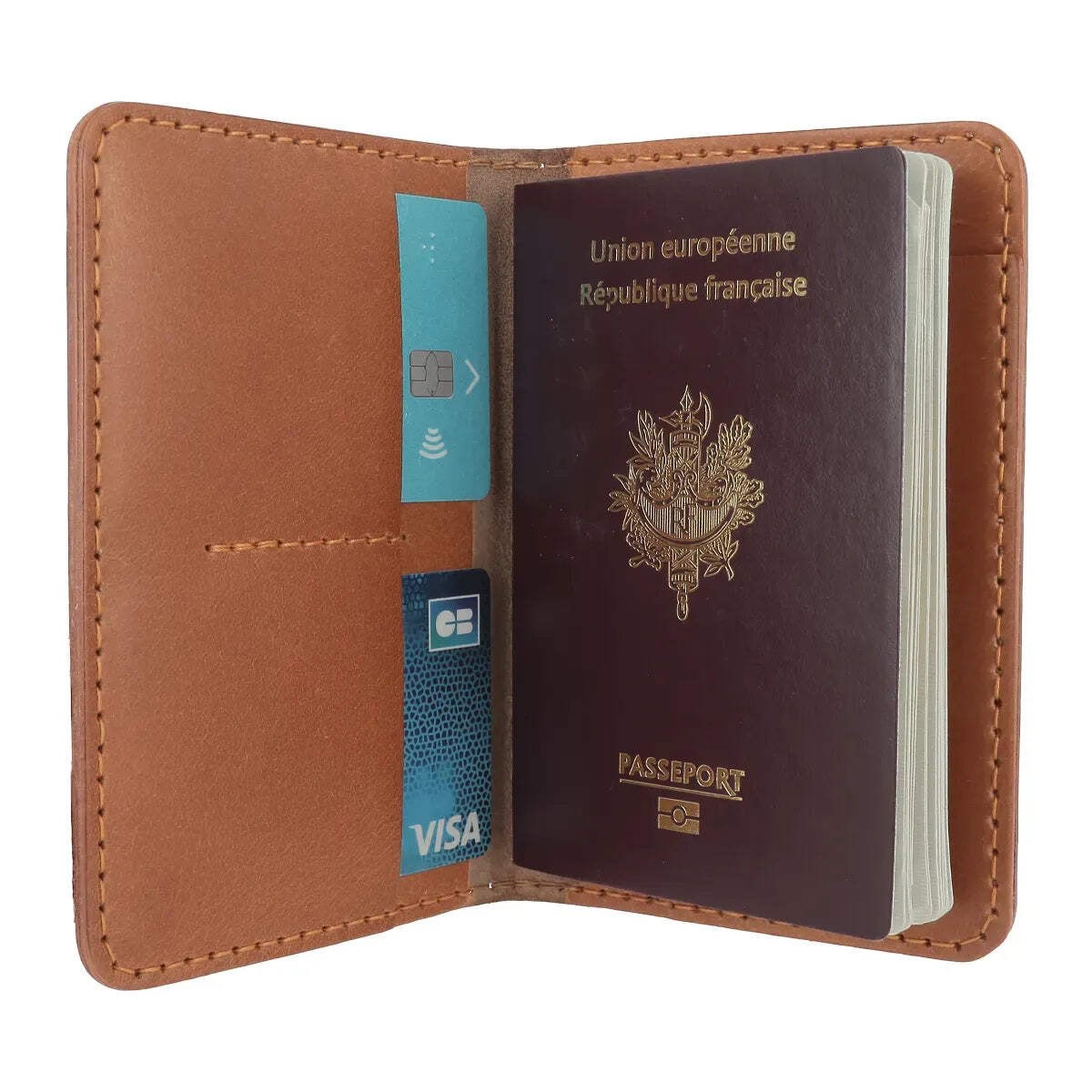 Protégez vos documents avec le kit DIY porte-passeport cuir cognac