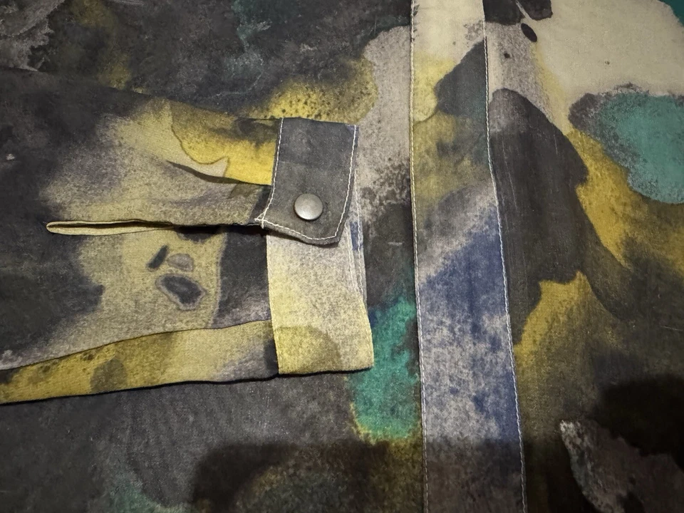 Blusa para mujer Mossimo XS semi transparente cremallera Henly manga larga camuflada verde tostado Foto 3 de 4