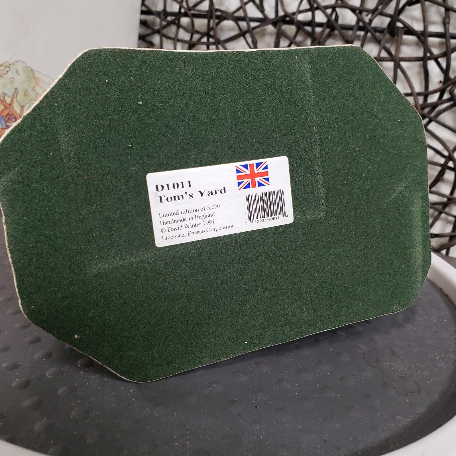 David Winter D1011 Tom's Yard 1997 Limited Edition 1998/5000 Original Box COA