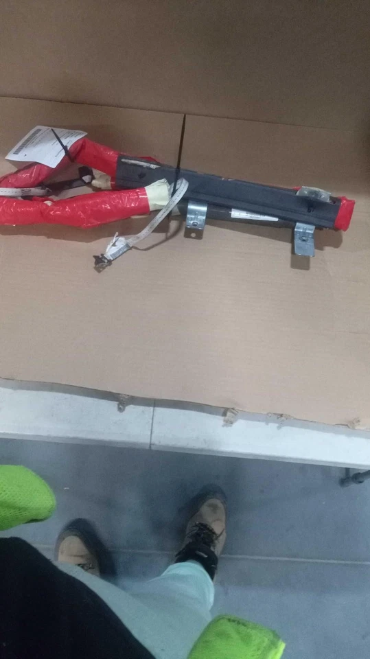 2013 Chrysler 200 Curtain Air Bag Right Black OEM 242577 165K Miles - Imagem 2 de 4