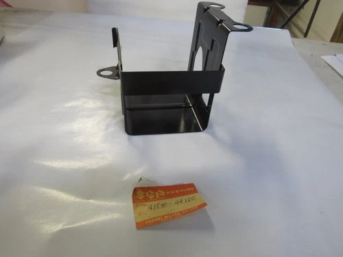 HOLDER, BATTERY