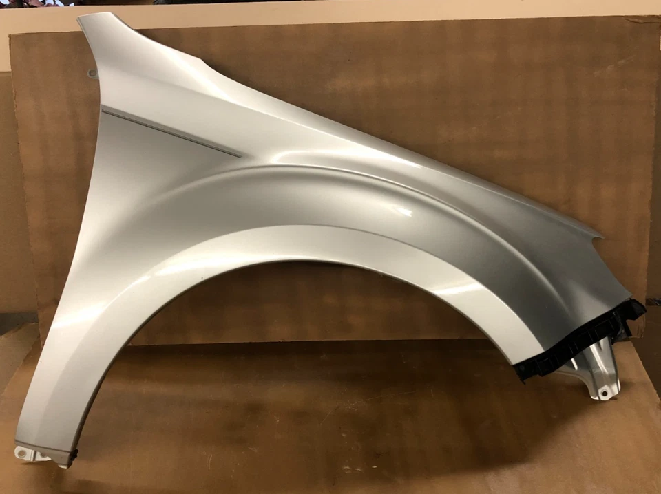 Guardabarros Subaru Forester 2009 (pasajero) 2009-2013 "Spark Silver Metallic" Foto 3 de 4