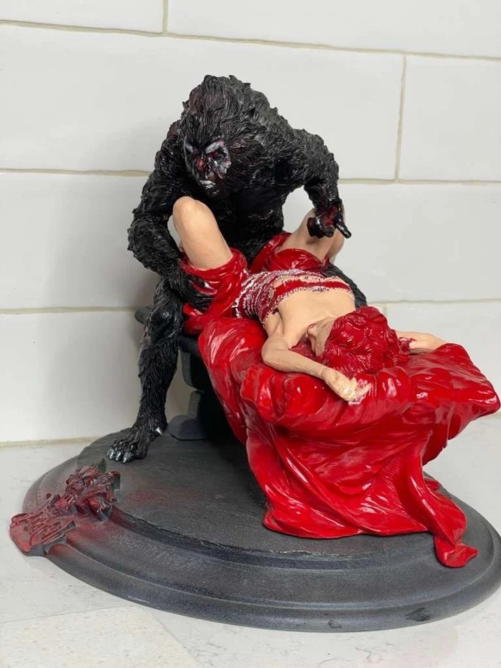 Dracula and Lucy Diorama Resin Model Hobby Kit 100% ORIG CAST 06DCC01 - Image 4 of 4