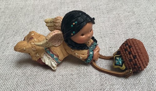 Enesco Amigos de la Pluma Estatuilla Ángel Estante Cuidador con Cesta #285153 - Imagen 2 de 5