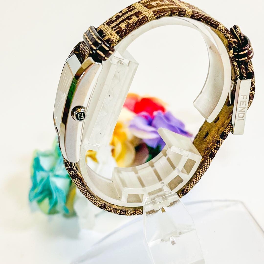 FENDI 7000L Orologi Logo Band Black Dial Square Watch Auth Women