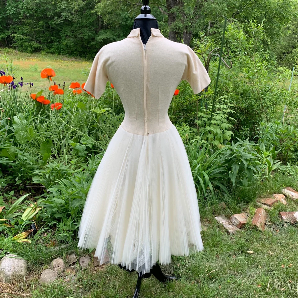 Vestido de novia de invierno Anne Fogarty años 50 bailarina longitud acordeón falda plisada Foto 2 de 4