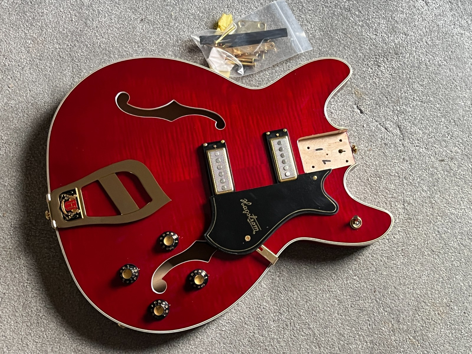 Hagstrom Viking II 67 guitar body cherry  loaded