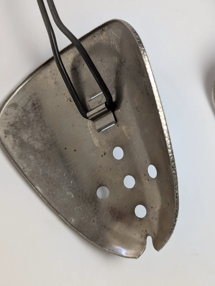 Camillas antiguas ajustables vintage de acero estampado de metal para zapatos  Foto 4 de 4