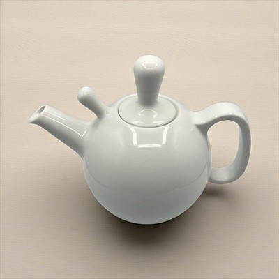Crate & Barrel Segaform 6 Cup Glazed White Teapot with Lid