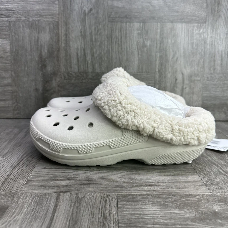 Mula CROCS Blitzen IV feminina tamanho 6 forrada de marfim - Imagem 2 de 4