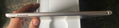 Apple iPad Pro 10,5 Zoll, 256GB, Wi-Fi - Space Grau, Model A1701 mit Schutzhülle - Bild 4 von 14