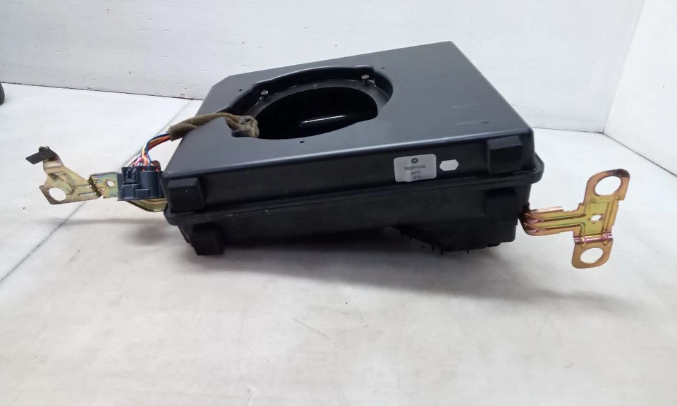 Carcasa de subwoofer Jeep TJ Wrangler OEM 2003 2004 2005 2006 56038743AD 149674 Foto 3 de 4