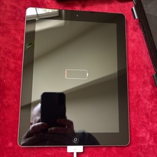 Apple iPad 3rd Generation A1430 64GB, 9.7 in - BLACK WITH PROTECTOR
