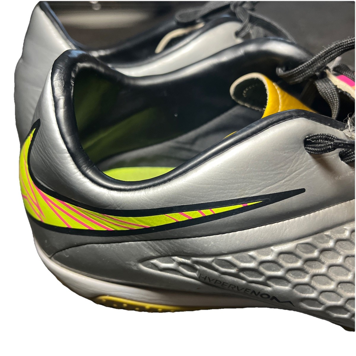 Nike Hypervenom Phelon Indoor Soccer Cleats Size 9 Silver/Pink