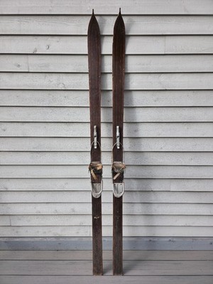 VERY NICE Vintage Old Wooden Pointed Snow Skis NORTHLAND Measures 78''