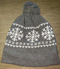 women gray BEANIE KNIT WINTER HAT snowflakes fleece lined ONE SIZE FITS MOST pom