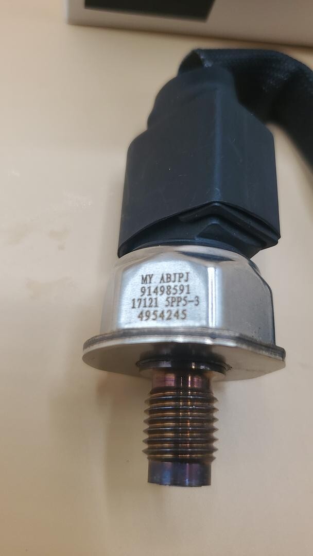 GENUINE CUMMINS 4954245 FUEL OIL PRESSURE SENSOR X15 QSX15 ISX15