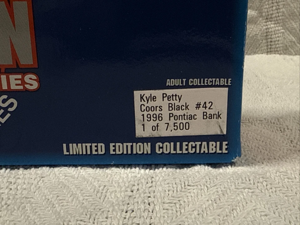 1996 Action 1:24 Kyle Petty #42 Coors Black Pontiac Action Diecast Bank NASCAR Foto 2 de 3