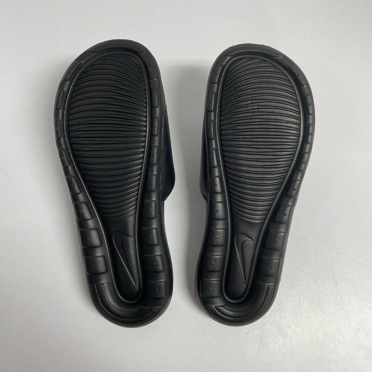 Nike Victori One Slide Black Metallic Gold CN9675 006 Size 8 