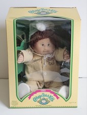 Muñeca niña vintage Cabbage Patch Kids 1985 16" pelo castaño rizado y ojos marrones nueva en caja