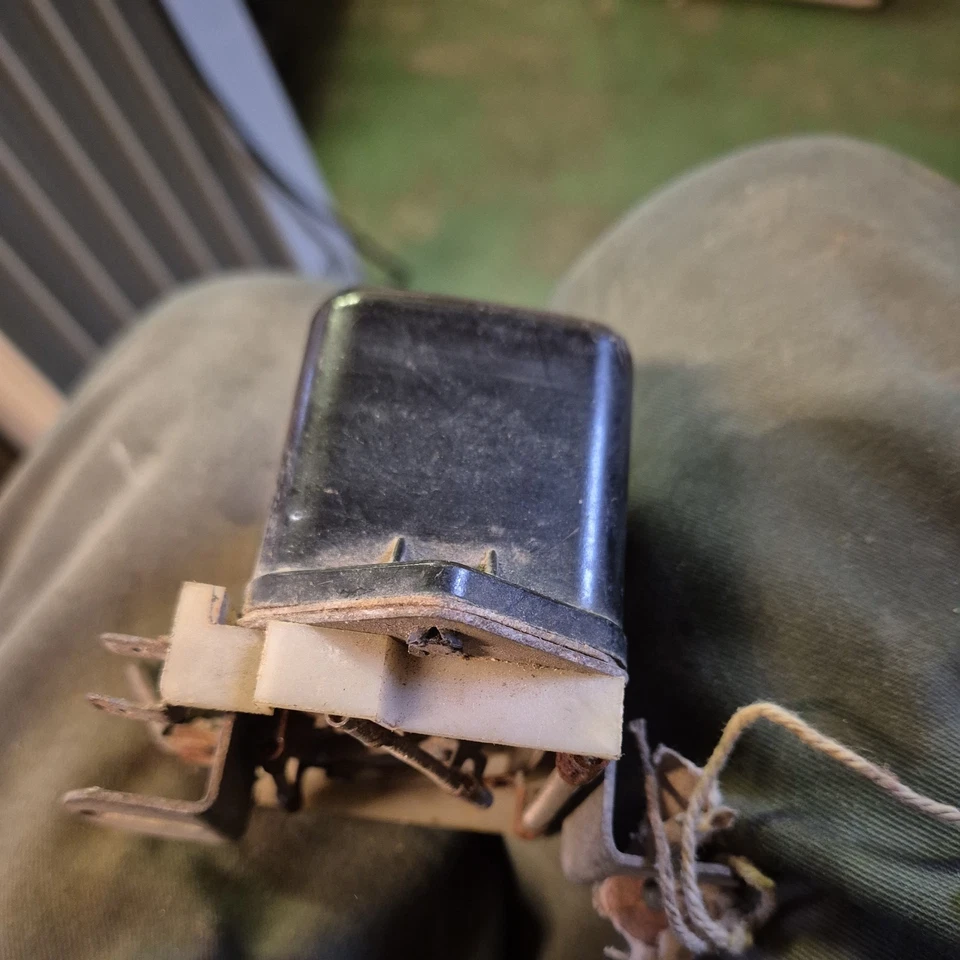 usado REGULADOR DE VOLTAJE DUCELLIER Renault R12 R15 R17 caja de control 12v (1) Foto 3 de 3