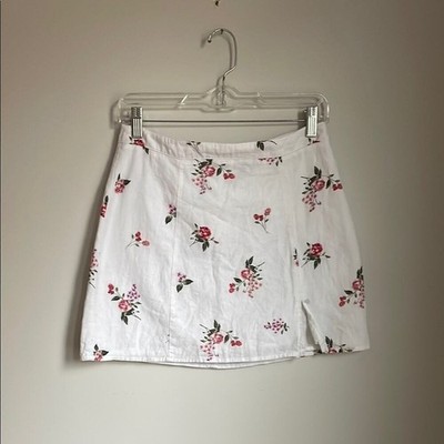 White and Pink Floral Mini  A-Line Skirt for Casual Wear with Small Slit