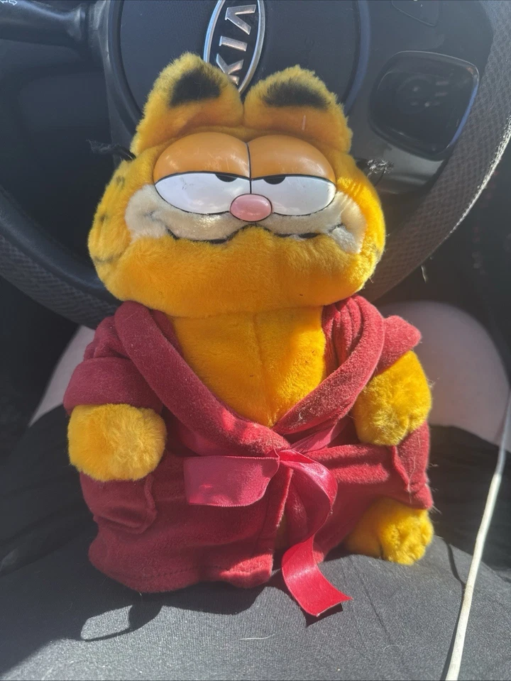 Dakin Vintage 1981 Garfield and 1983 Odie Stuffed Animals Plush  - Image 3 of 4