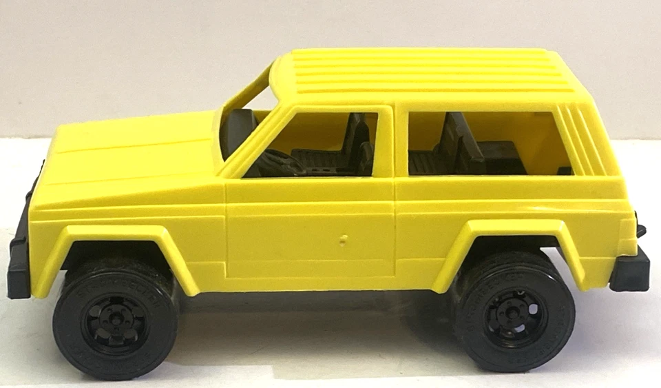 VTG Tootsie Toy 4x4 Jeep Cherokee Toy Yellow Made In USA - Image 3 of 4
